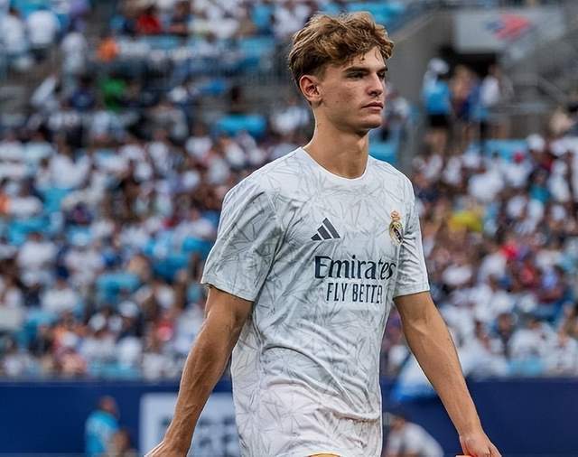 盧卡庫通過 盧卡庫通過